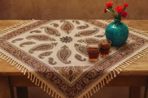 رومیزی قلمکار از رومیزی سنتی ایرانی است.