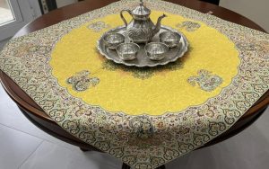 رومیزی ترمه طرح شاه پرند کلاسیک رنگ زرد