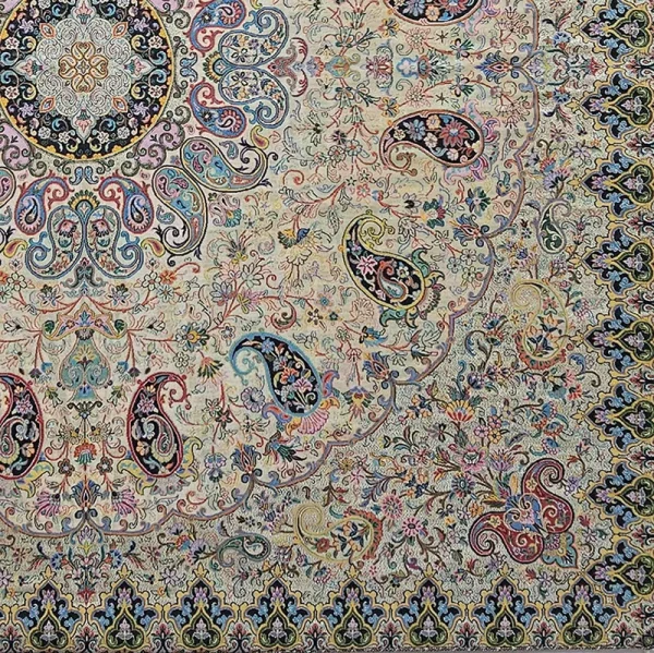 ترمه رومیزی ابریشم 10 رنگ طرح مهرناز رنگ کرم سایز 1*1 - Image 2