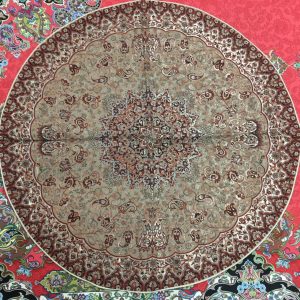 رومیزی ترمه گرد ابریشم طرح شاه پرند قطر 75 کد 4