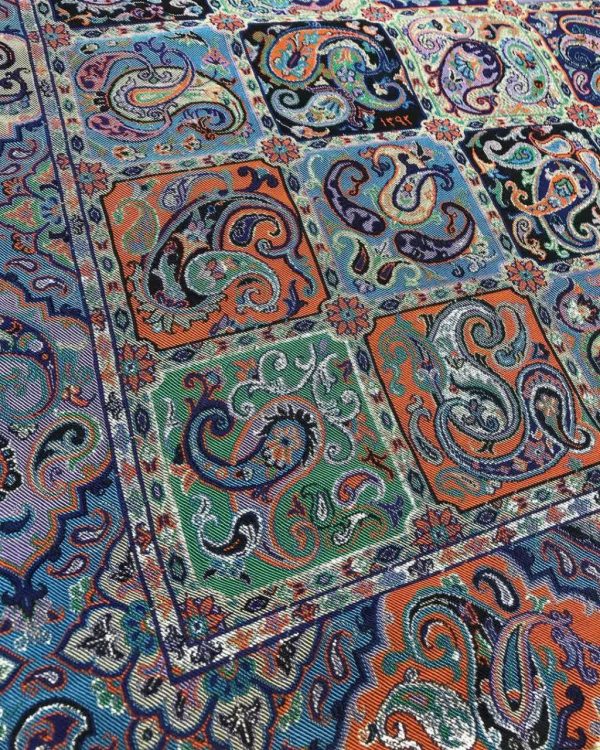 رومیزی ترمه ابریشم طرح شاهسون سایز 1*1 - Image 3